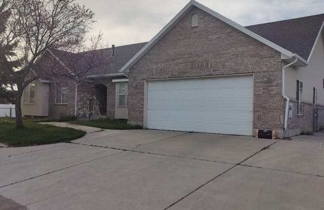 3 Bed/2 Bath House (Upstairs) For Rent in Orem photos photos