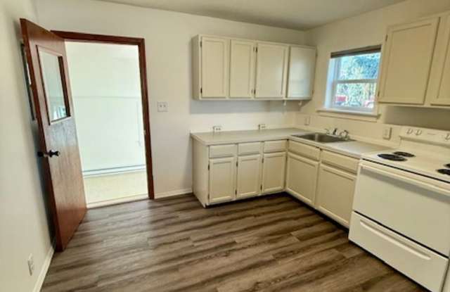Newly Renovated 2-Bedroom Home – Pet Friendly! photos photos