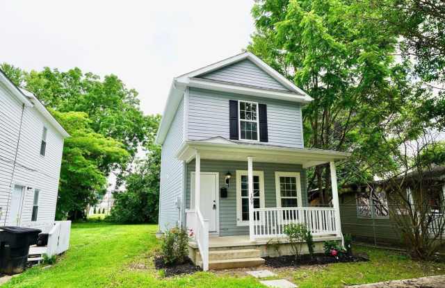 109 S Queen St photos photos
