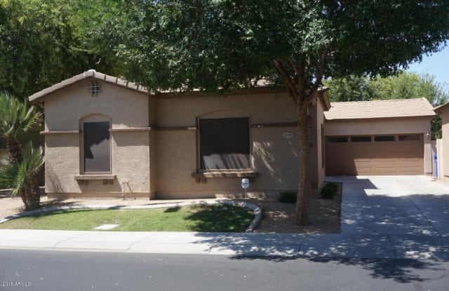 3935 W ROUNDABOUT Circle - 3935 Roundabout Circle, Chandler, AZ 85226