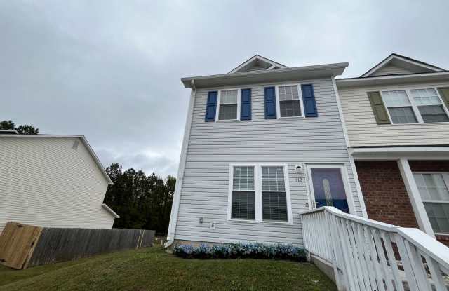 Adorable! - 110 Pinegrove Court, Jacksonville, NC 28546