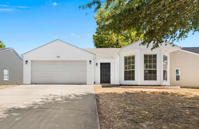 3 Bedroom 2 Bathroom Home in Bentonville Gallery 1