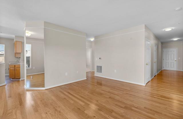 2 Bed 2 Bath - King Farm Condo - Move In Ready Gallery 4
