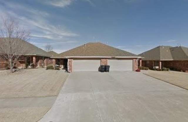 2 bed 2 bath duplex for rent in Moore near I-35 and 19th! Fireplace, breakfast bar and more! photos photos