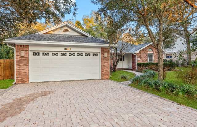 Spacious Parkwood Estates Home with Flexible Florida Room Gallery 3