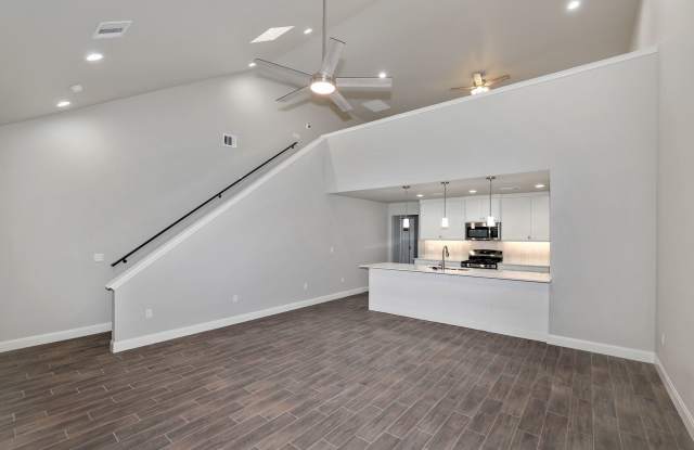 7616 Woodford Gallery 4