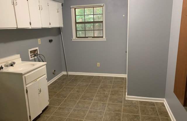 Large secluded 4 bedroom/2 bath in Blue Ridge Estates Gallery 3