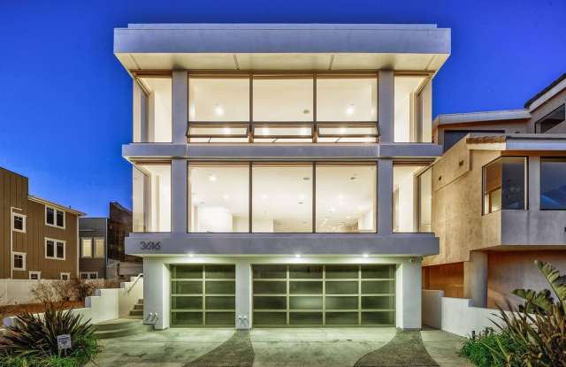 Fully Furnished| Hollywood Beach | 5 Bed + 5 Bath Across from Sand! - 3616 Ocean Drive, Channel Islands Beach, CA 93035
