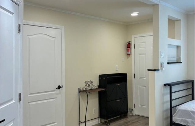 15202 Lorne Street photos photos