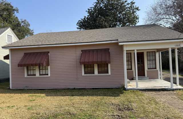 1322 W University Avenue photos photos