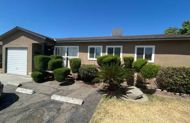 4 bedroom 2 bath updated and new in Central Hanford photos photos