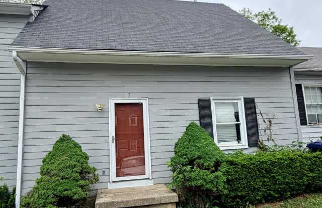 1150 Horsemans Lane photos photos
