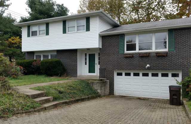 Large 4 Bedroom House, Franklin Regional School District - Available February! - 3525 Burnett Drive, Murrysville, PA 15668 Large 4 Bedroom House, Franklin Regional School District - Available February! - 3525 Burnett Drive, Murrysville, PA 15668