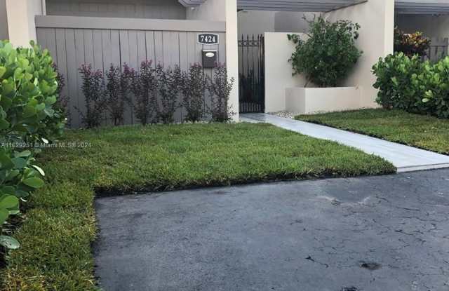 7424 SW 106th Pl - 7424 Southwest 106th Place, Kendall, FL 33173