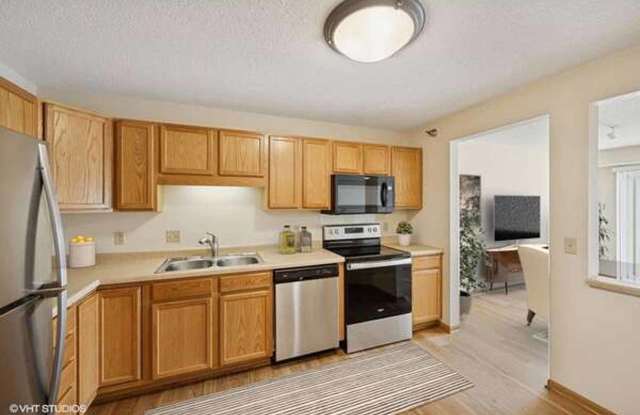 Lakewood Place Apartments Gallery 3