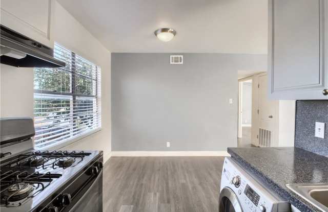 1206 East 52nd Street - 208B Gallery 4
