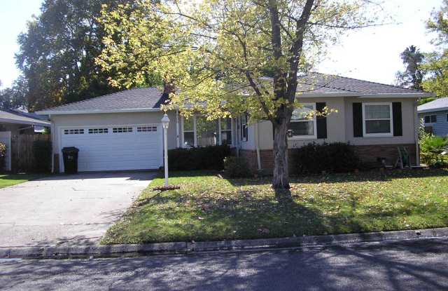 Central Roseville - 4 Bed, 2 Bath - Single Story - Separate Living and Family Rooms - Large Yard photos photos