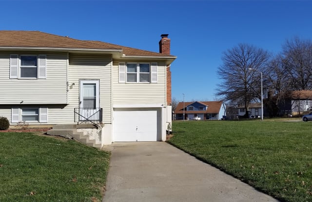 8919 Haskins Street - 8919 Haskins Street, Lenexa, KS 66215