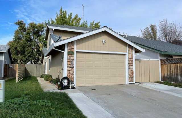 Gorgeous 3 Bedroom1/2 Plex in Elk Grove photos photos