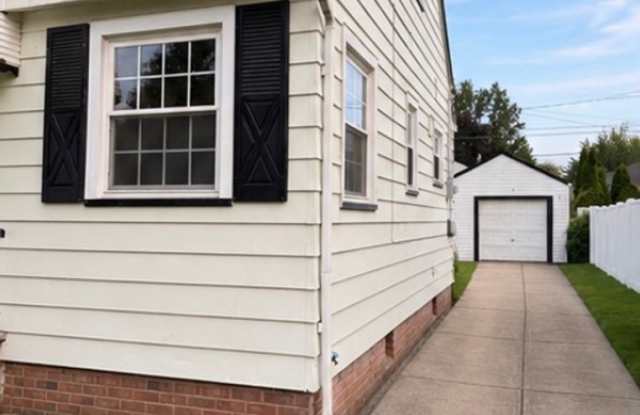 Charming 3-Bedroom Home with Garage in Parma – $1,450/Month Gallery 3