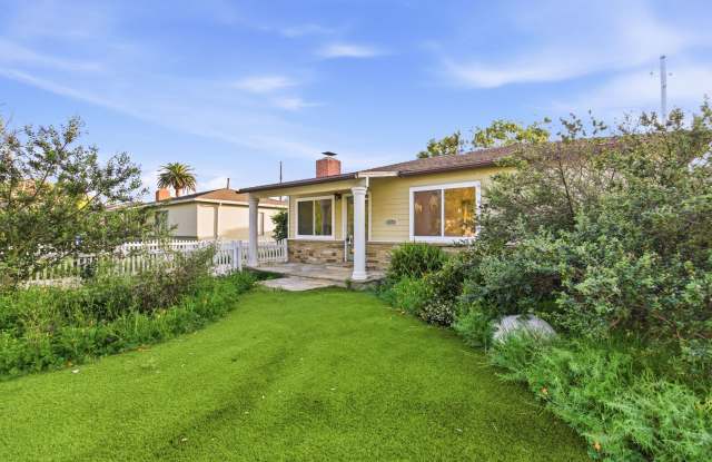 Beautiful 3 Bed + 2 Bath House + Front  Back Yard, Garage, Driveway photos photos