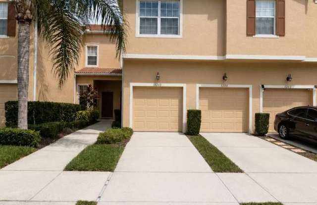 Annual Unfurnished 3-bed 2.5-bath townhome in Parkstone photos photos