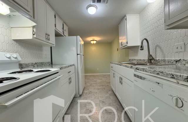2 Bedroom Townhome with All Appliances Included! photos photos