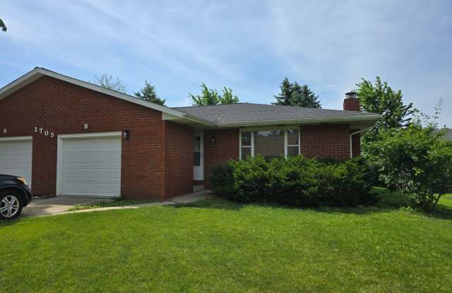 Cute 2-bedroom duplex in Normal! photos photos