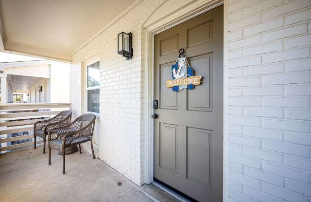 Cute 2 Bedroom 1 Bath in downtown Ocean Springs Gallery 4