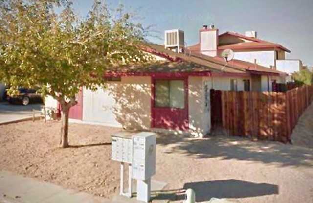 2 BEDROOM 1 BATH - UPSTAIRS UNIT Gallery 3
