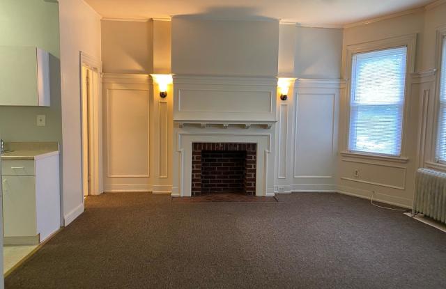 209 E MAPLE AVENUE Gallery 2