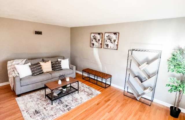 1501 Pinetree Ln. Gallery 3