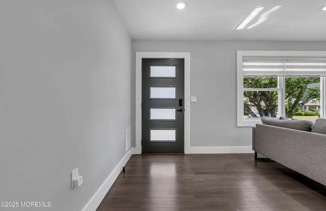 14 Fulton Avenue Gallery 3