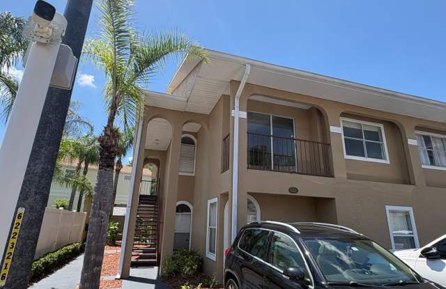 MOVE IN READY! 3 Bedroom, 2 Bath Condo w/ Balcony For Rent photos photos