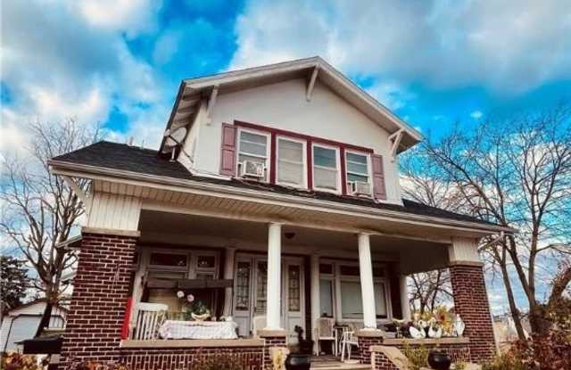 1019 Hanover Avenue unit: 3 photos photos