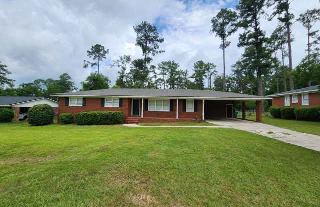 Spacious 3 Bedroom Brick Home with Open Floor Plan, Large Fenced Yard & Carport in Valdosta photos photos