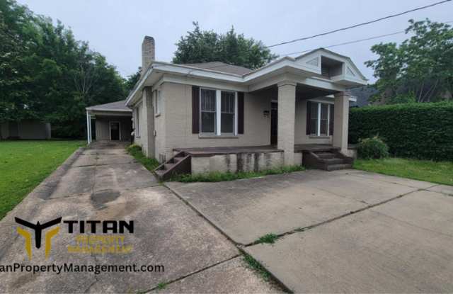 3b/2b house in downtown Benton Gallery 3