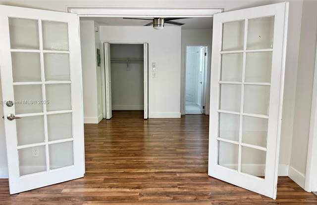 4460 NE 13th Ter photos photos