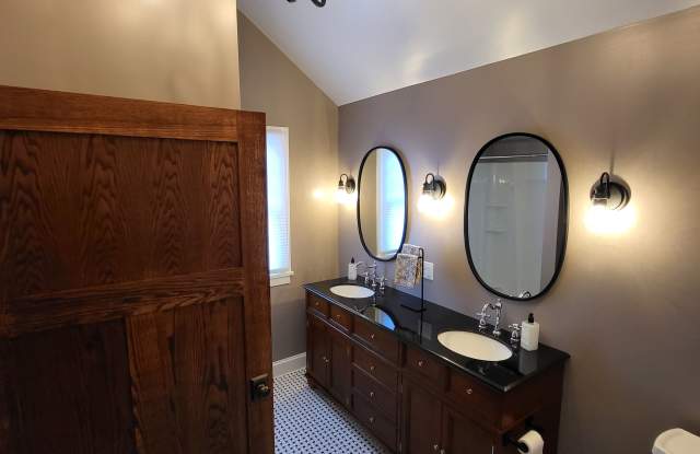 2729 E Bradford Ave - 2729 East Bradford Avenue, Milwaukee, WI 53211