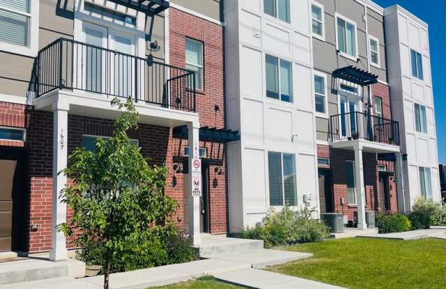 Beautiful townhome with 2 car deep garage and central air photos photos