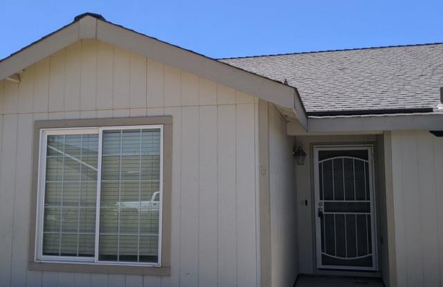 Spacious 4 Bedroom, 2 Bath, 2,197 square foot home photos photos