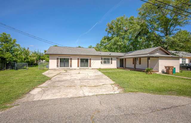 Charming 4-Bedroom, 2-Bath Home in a Prime Location photos photos