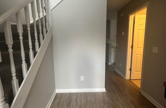 Briarwood West!  End Unit! Gallery 4