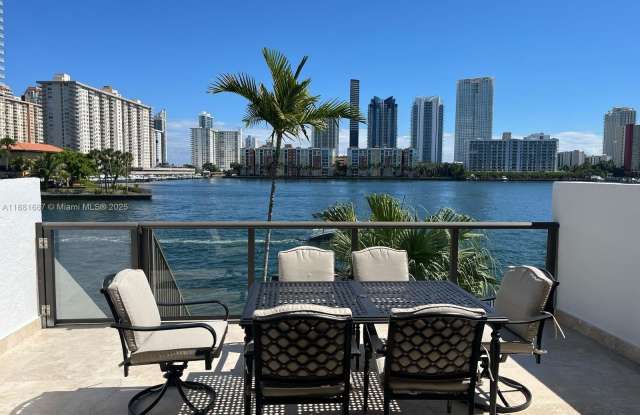 4000 NE 168th St photos photos