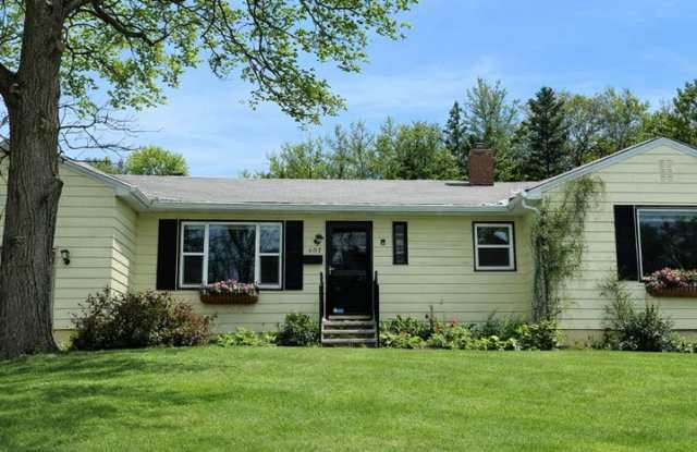 AVAILABLE NOW- 3 BED 2 BATH Home! photos photos