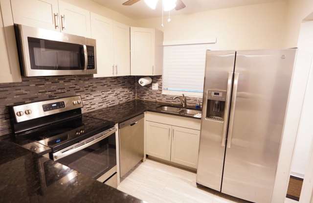 Renovated 2/2 in quite 55+ community photos photos