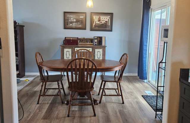 Fully Furnished Split Level Two-Bedroom Home Gallery 4