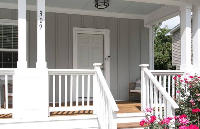 Modern single family home 5 min from Downtown Durham available first week of August! Gallery 4