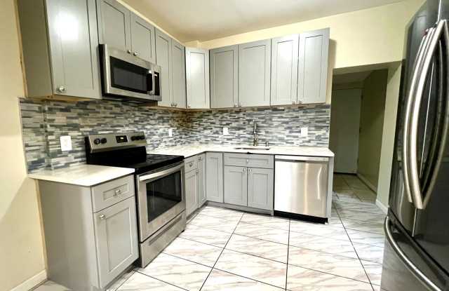 Gorgeous 3-Bedroom Townhome in Elmwood Park! Available NOW! photos photos