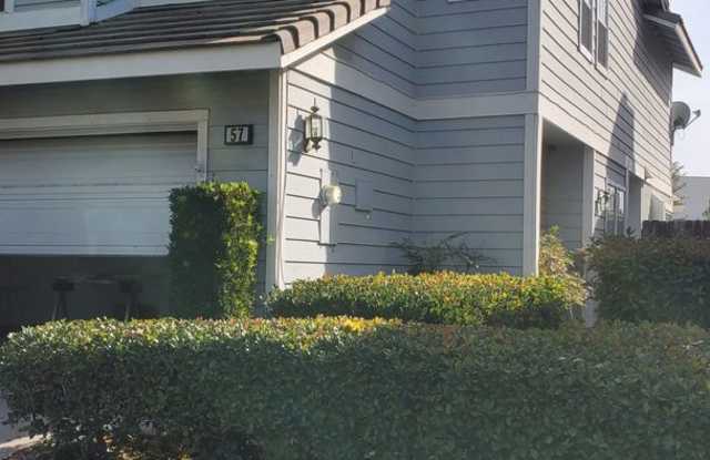 Townhome Style Condo 3 bedroom 3 bath w/ LOFT near Walnut and Handy - $3475 - 2720 East Walnut Avenue, Orange, CA 92867